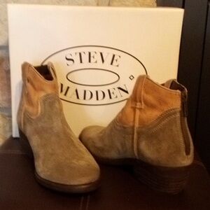 Women's ankle boots  syeve Madden size 6  nib 2 tone suede  grey tan